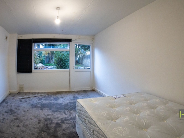 1079at638349889120000000